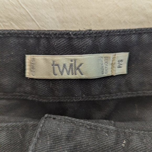 Black button up mini skirt - Picture 3 of 3